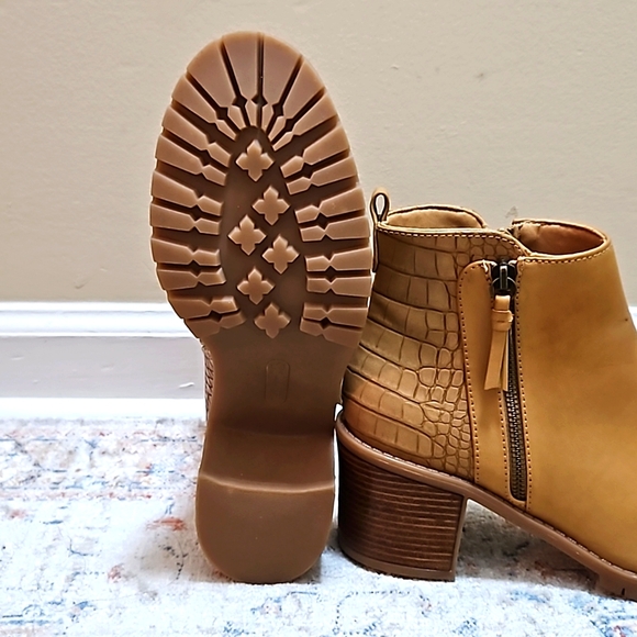 Bare Traps HAILE Women's Ankle Boots Latte Croco Size 9M. - Picture 5 of 7